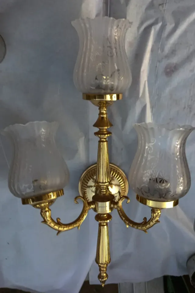 Apliques vintage dorados con tulipas