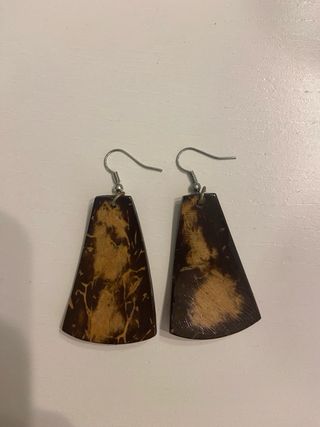 Pendientes esmaltados con diseño floral