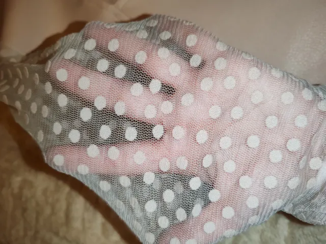 Vestido Beige con Mangas de Tul y Lunares