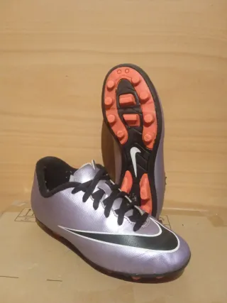 Botas fútbol Nike lila/negro T33