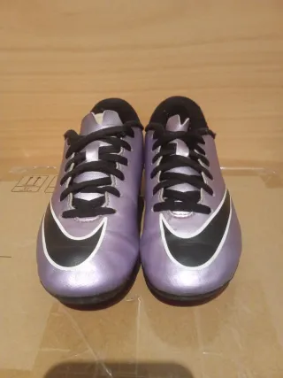 Botas fútbol Nike lila/negro T33