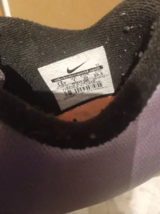 Botas fútbol Nike lila/negro T33