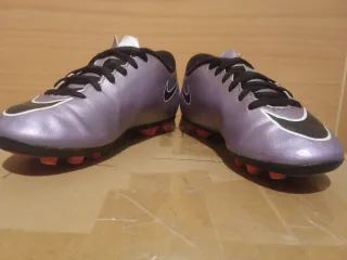 Botas fútbol Nike lila/negro T33
