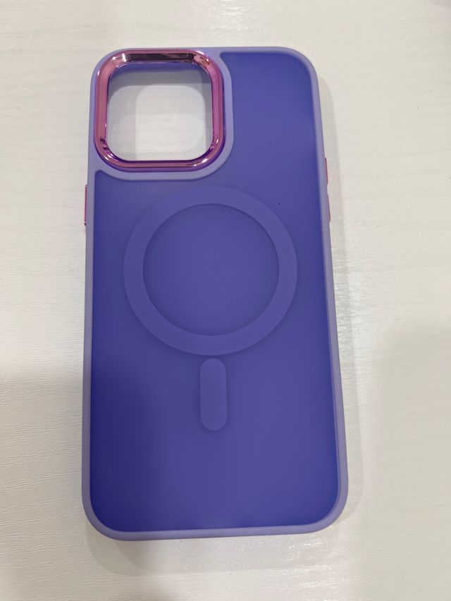 Funda iPhone 14 Pro Max Morada Magnética