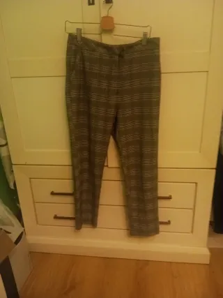 Pantalón de cuadros gris