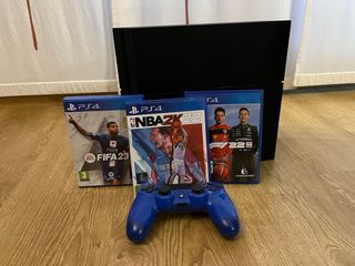 PS4 500GB con controller e 3 giochi