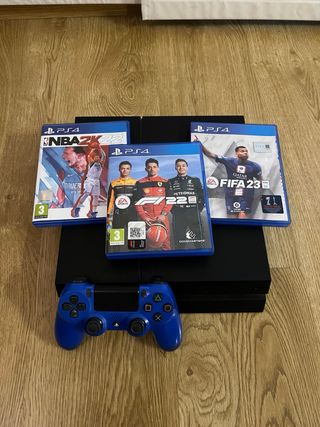 PS4 500GB con controller e 3 giochi