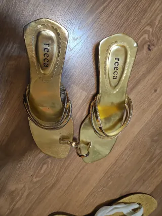 Sandalias Reeca Doradas