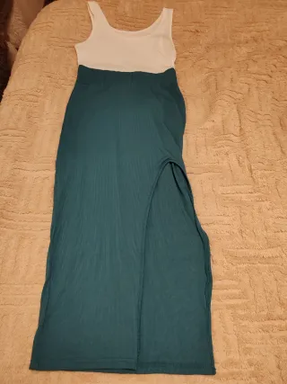 Vestido largo con abertura