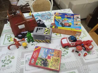 Lote juguetes Pinypon, Mega Bloks y puzzle
