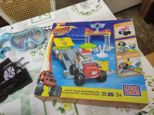 Lote juguetes Pinypon, Mega Bloks y puzzle