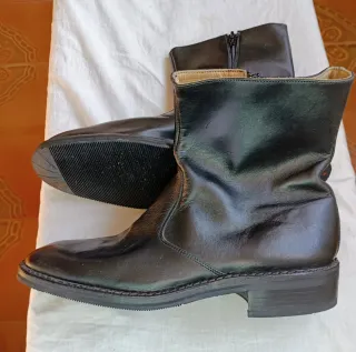 Stivaletti CC Tg. 43 1988 non più in uso.