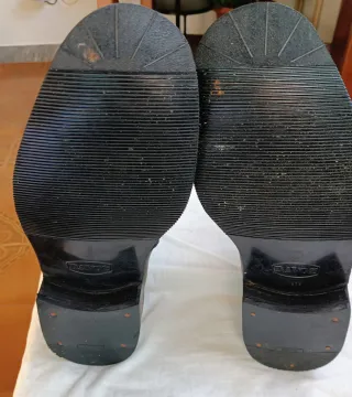 Stivaletti CC Tg. 43 1988 non più in uso.