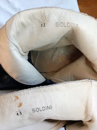 Stivaletti CC Tg. 43 1988 non più in uso.