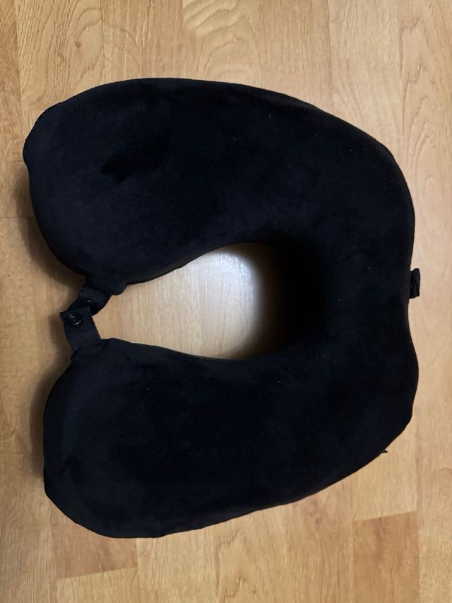 Cojín de viaje negro