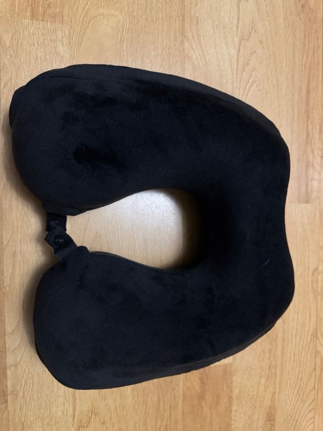 Cojín de viaje negro