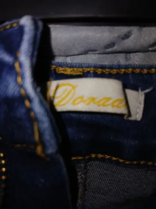 Falda vaquera con bordado floral