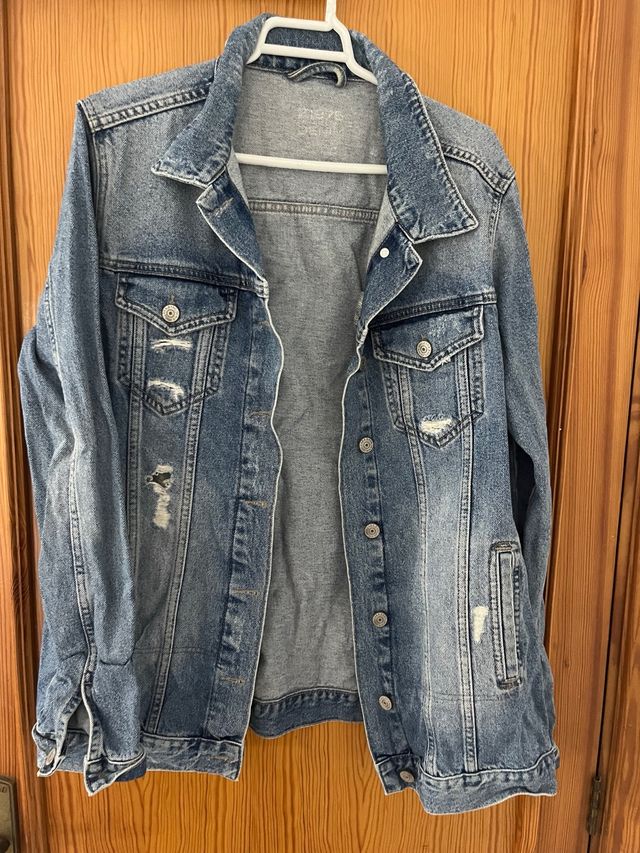 Chaqueta vaquera desgastada
