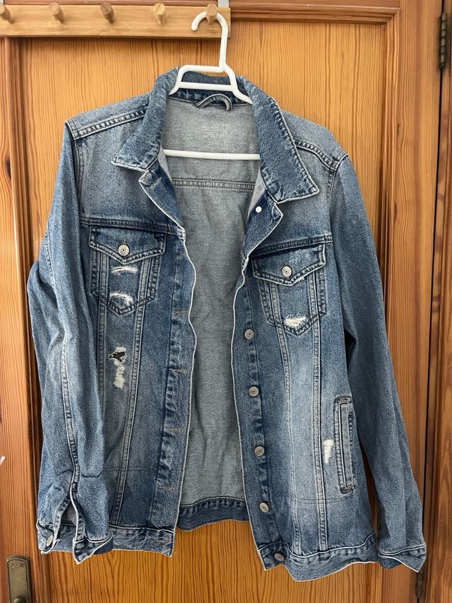 Chaqueta vaquera desgastada
