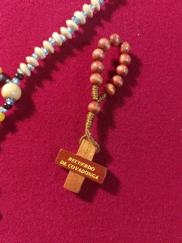 Rosarios de madera y metal