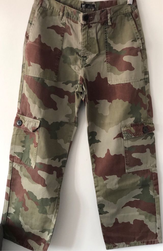 Pantalón Zara camouflage dritto