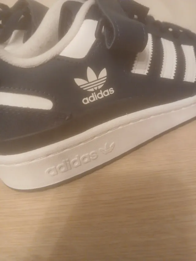Zapatillas Adidas Forum Low Negras y Blancas