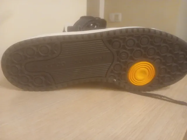 Zapatillas Adidas Forum Low Negras y Blancas