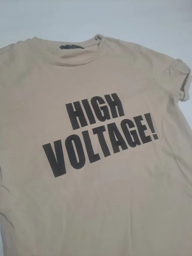 Camiseta High Voltage Beige