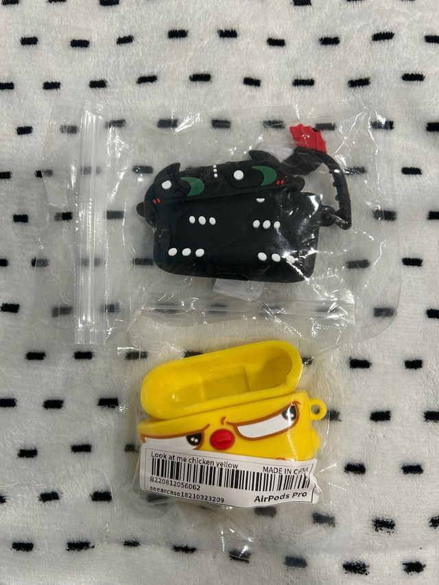 Fundas AirPods Pro: Toothless y Pikachu