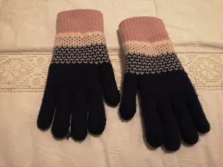 Guantes de lana azul marino y rosa