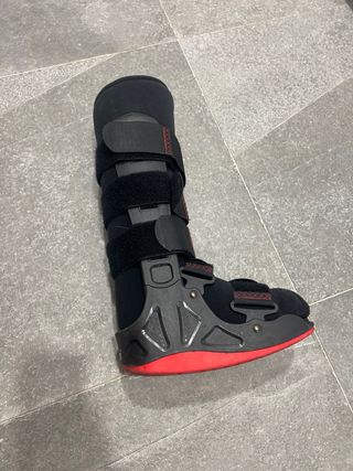 Bota Walker Talla S Mujer Negra y Roja