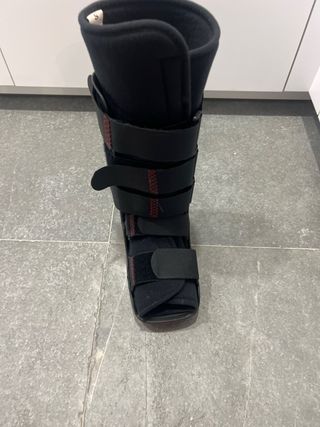 Bota Walker Talla S Mujer Negra y Roja