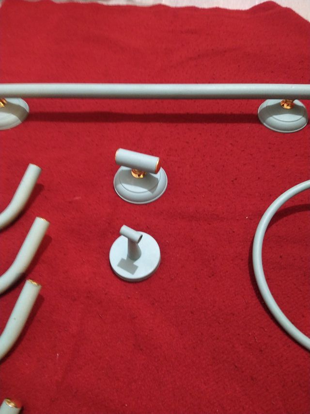 Toalleros baño verdes y dorado