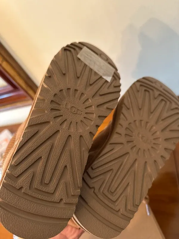 Botas      UGG     Lowmel   Marrón Talla 39