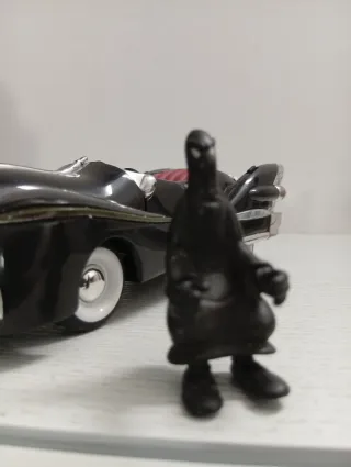 Auto nero Disney con personaggio