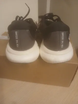 Zapatillas Adidas Negras y Blancas