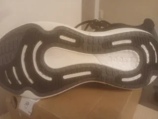 Zapatillas Adidas Negras y Blancas