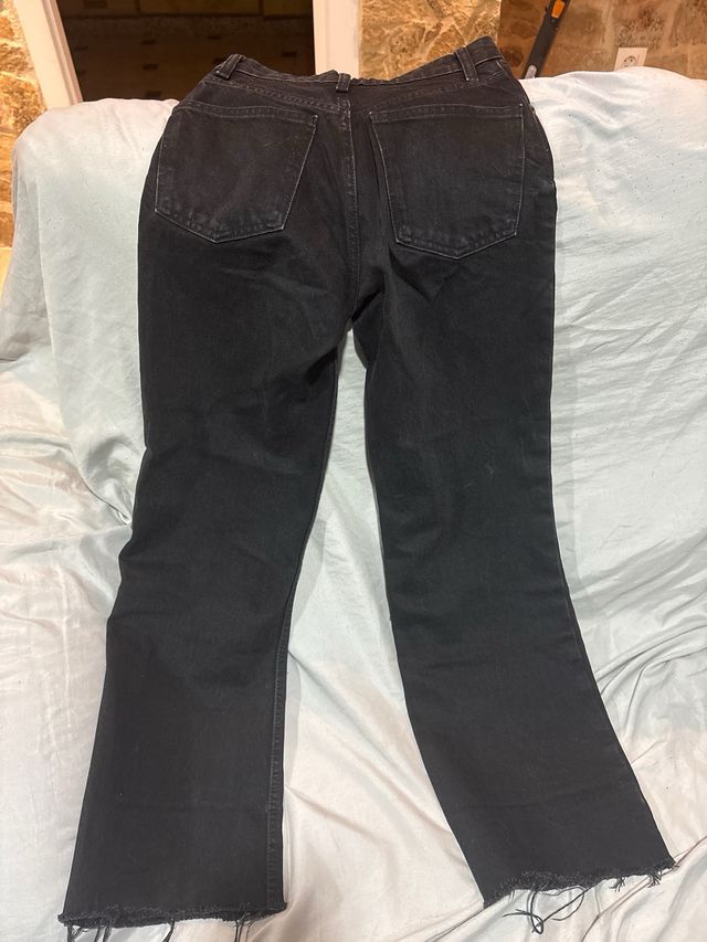 Pantalón vaquero negro roto talla 32