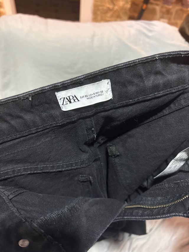 Pantalón vaquero negro roto talla 32