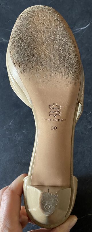 Scarpe con tacco vernice beige