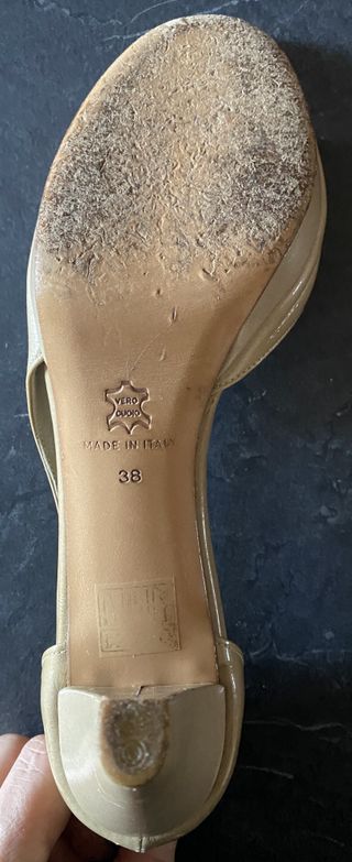 Scarpe con tacco vernice beige