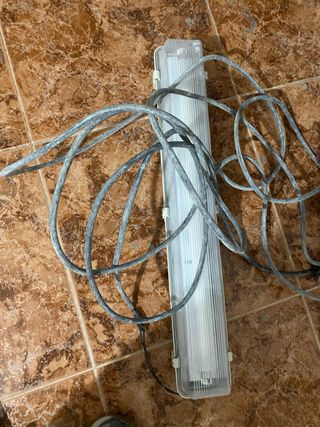 Tubo fluorescente con cable