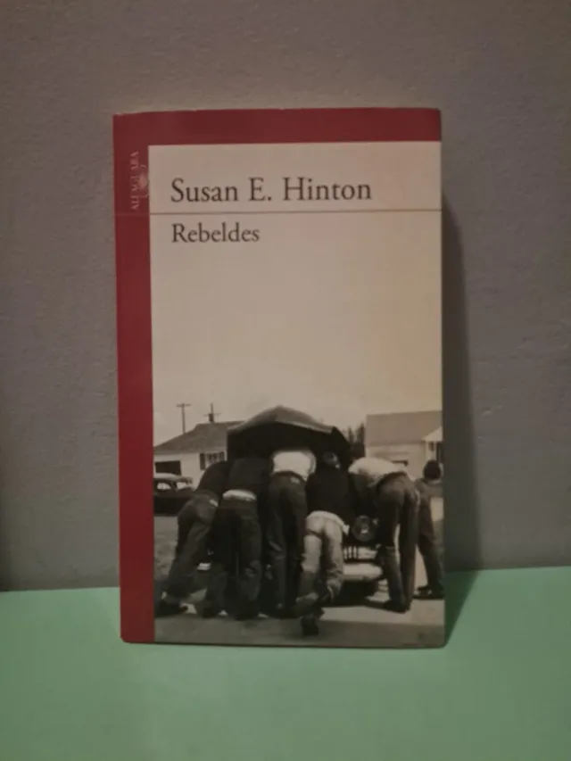 Rebeldes (Serie Roja) (Spanish Edition)