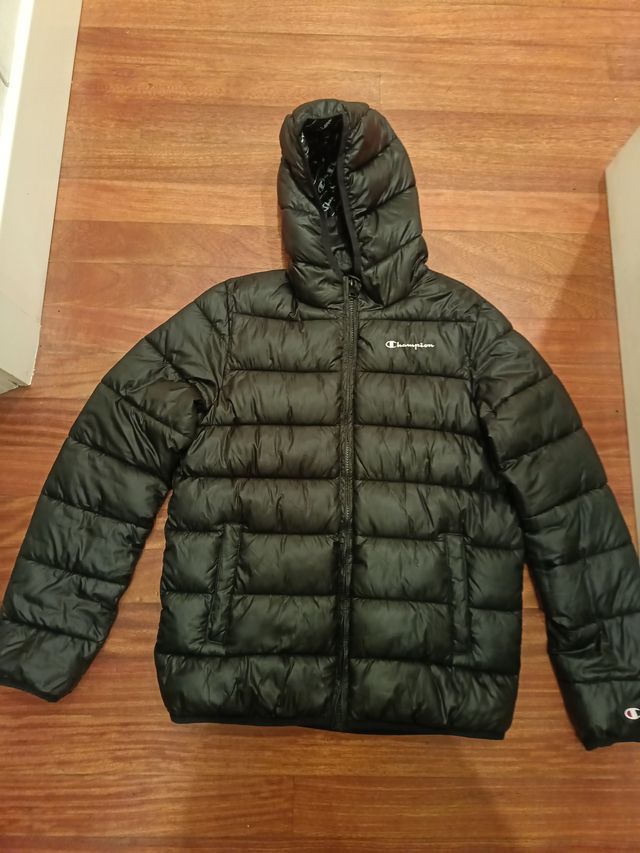 Chaqueta Champion negra acolchada con capucha