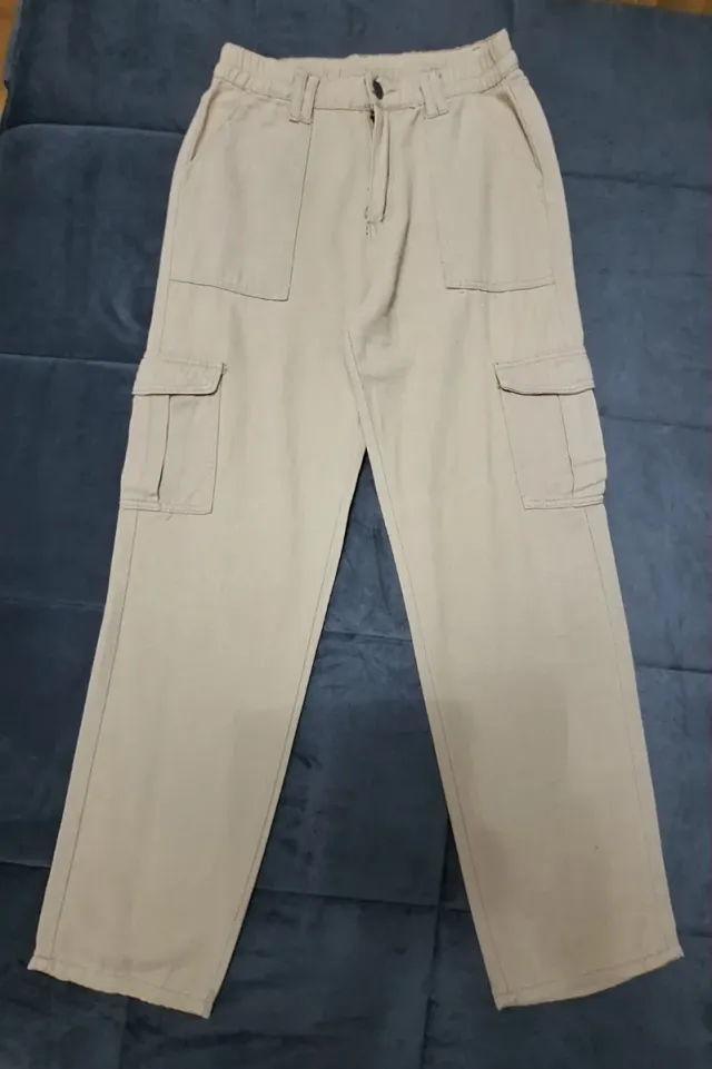 Pantalón cargo beige mujer
