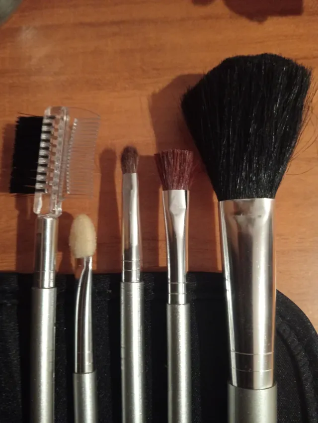 Set Pinceles Maquillaje Negro y Plateado