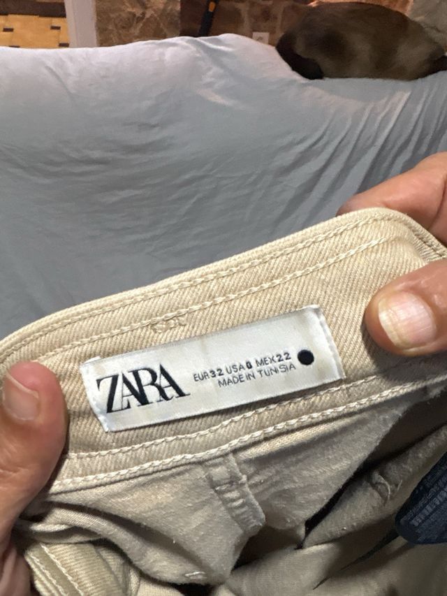 Pantalones vaqueros acampanados beige