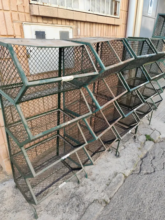 Estanterías metálicas vintage