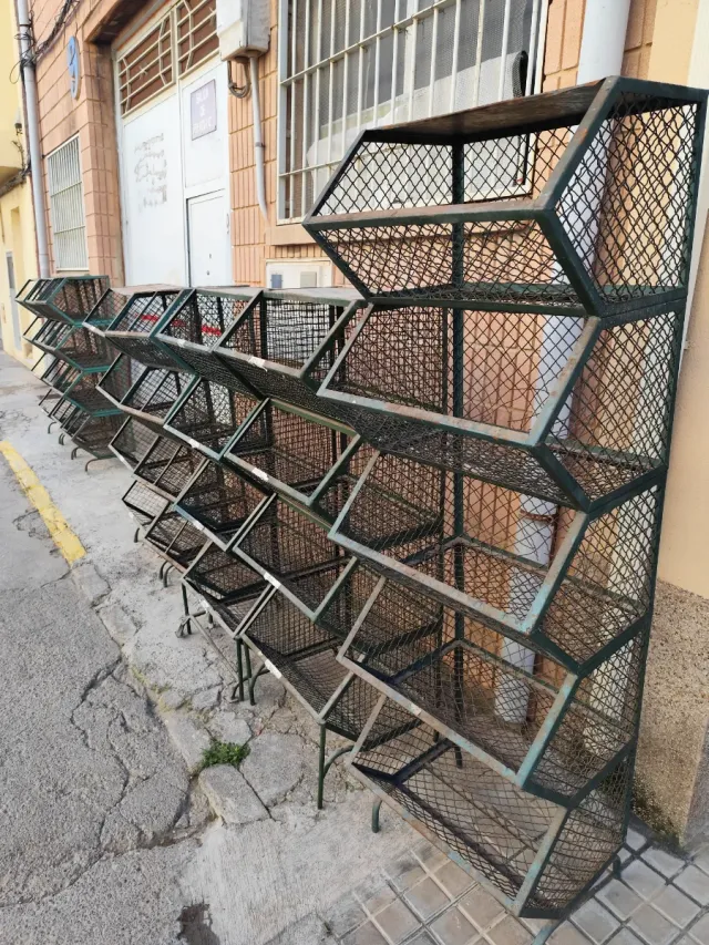 Estanterías metálicas vintage