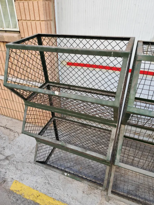 Estanterías metálicas vintage